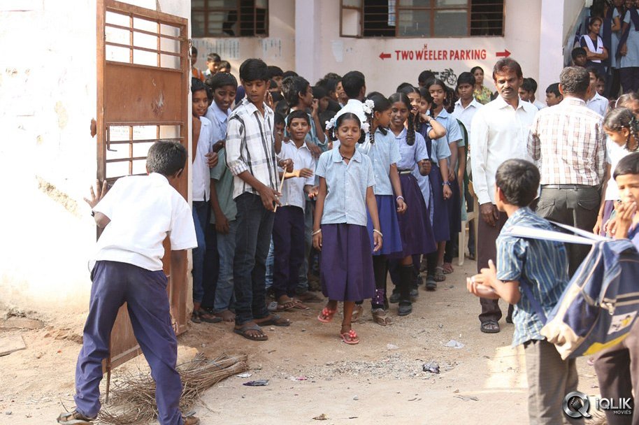 Lakshmi-Manchu-Joins-Swachh-Bharath-Campaign-in-Film-Nagar